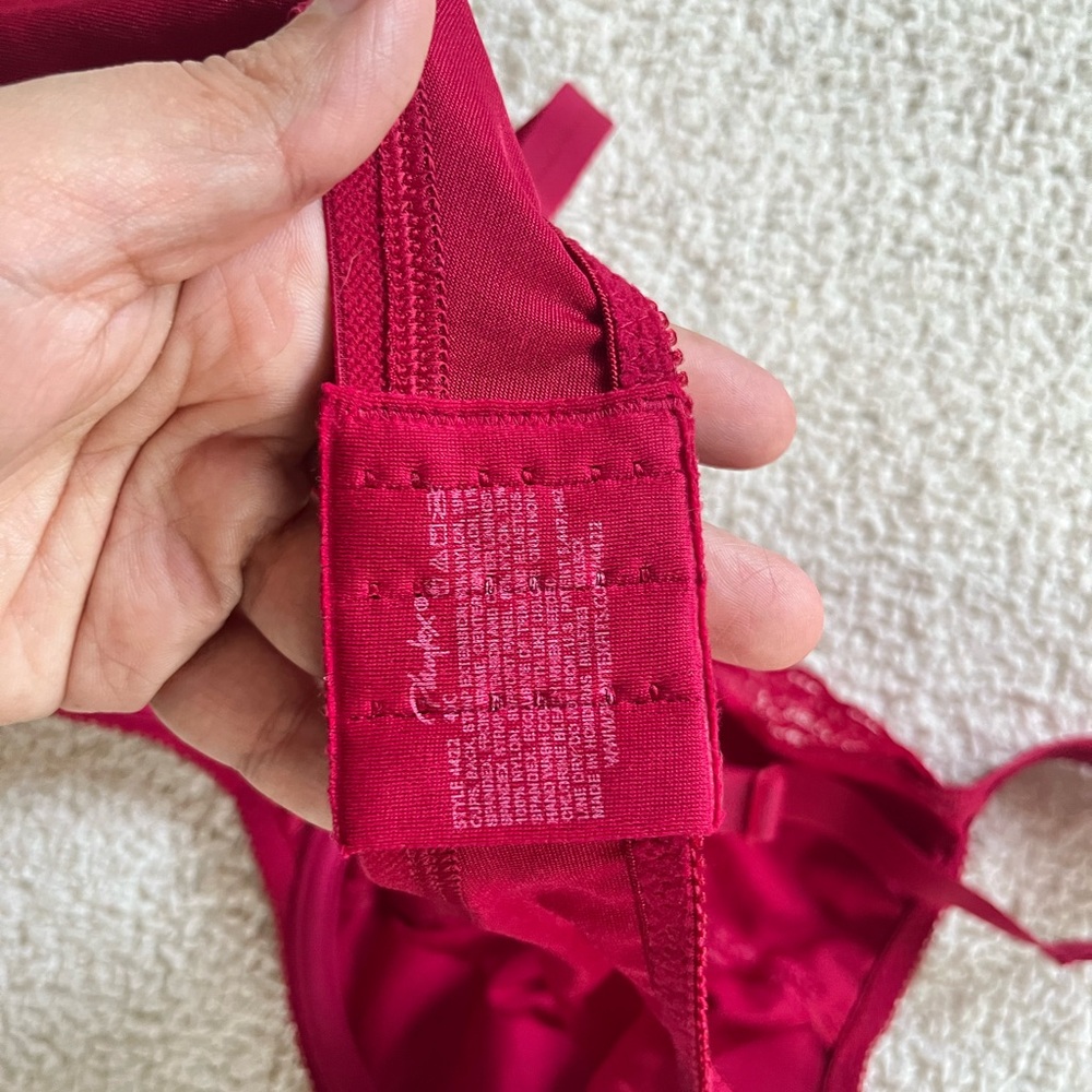 Red Lace Bra 40C - Picture 3 of 3